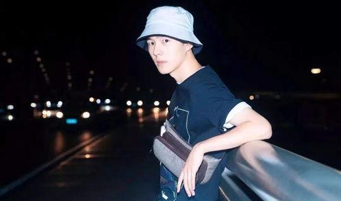 香港明星拍照姿势男男,男男时尚互动瞬间